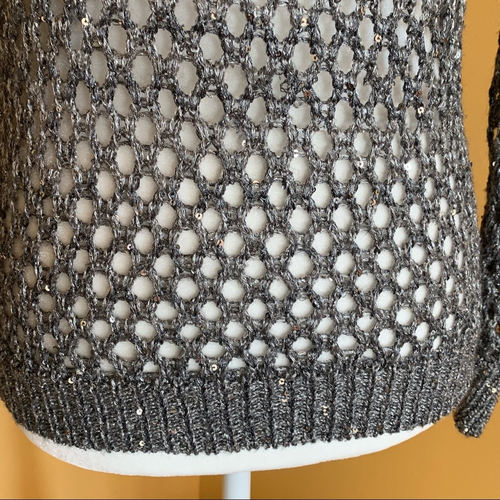 White House Black Market Gray Crochet Wool Sequin Sweater Top Size Small/Med - Picture 5 of 9